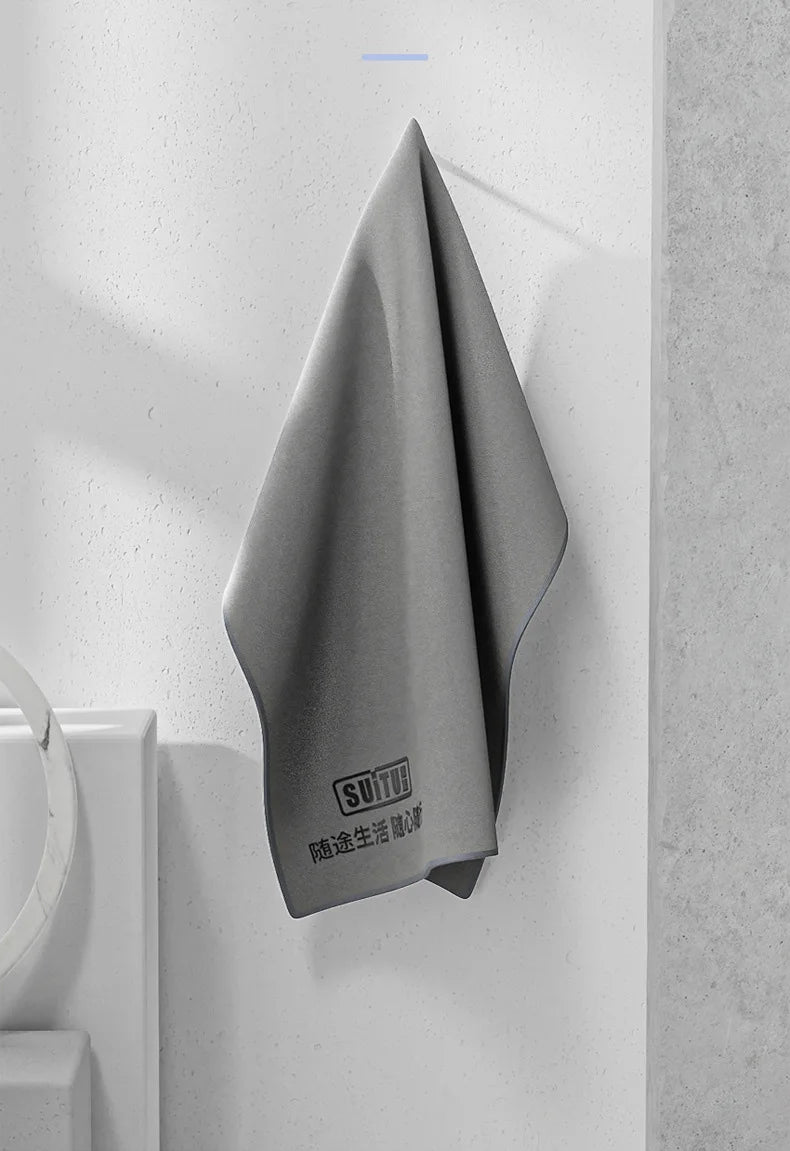 Keep your car spotless with super absorbent chamois!