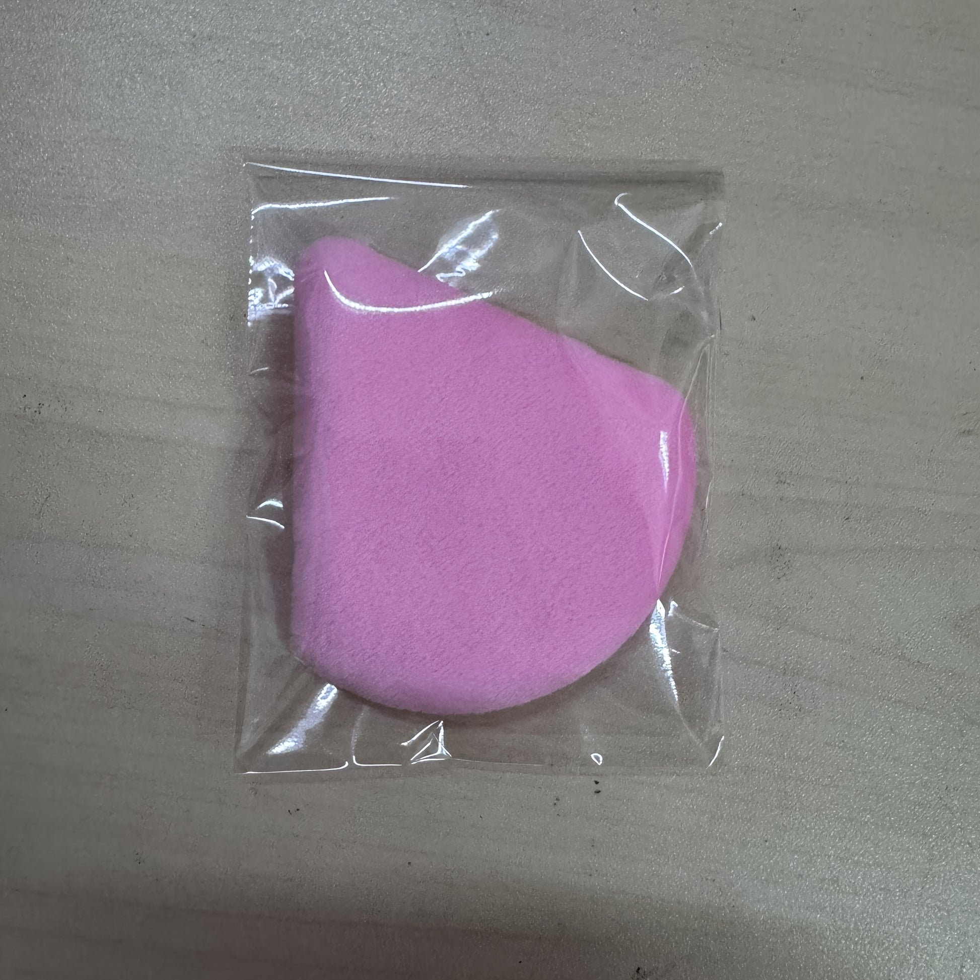 Soft Triangle Powder Puff – Velour Makeup Sponge Tool - Clickilix