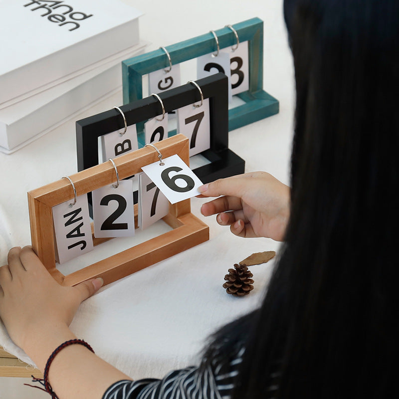 Creative DIY Wooden Flip Desk Calendar Countdown