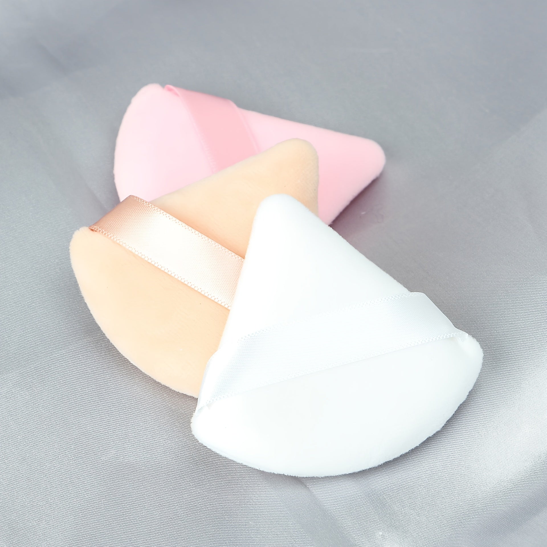 Soft Triangle Powder Puff – Velour Makeup Sponge Tool - Clickilix