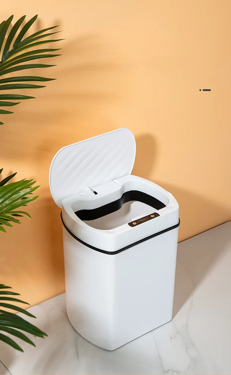 Smart Touchless Trash Can for Home Use