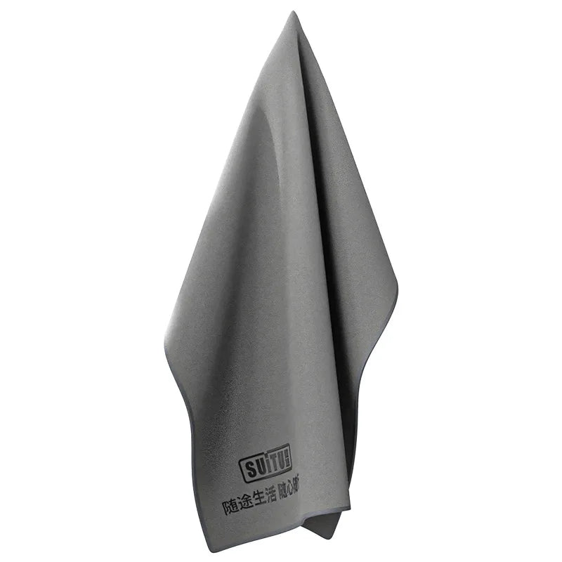 Keep your car spotless with super absorbent chamois!