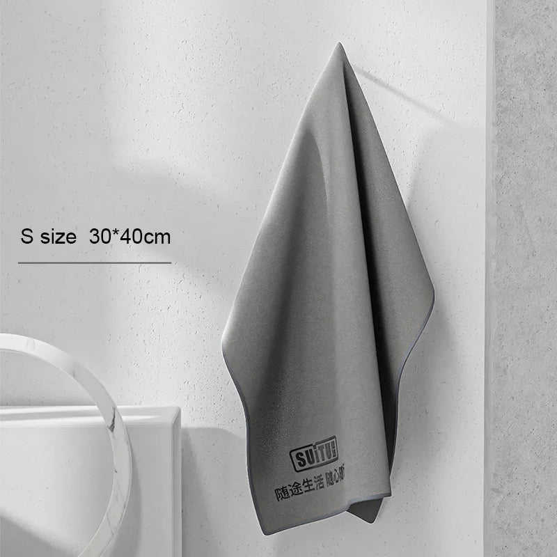 Keep your car spotless with super absorbent chamois!