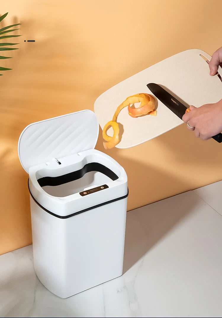 Smart Touchless Trash Can for Home Use