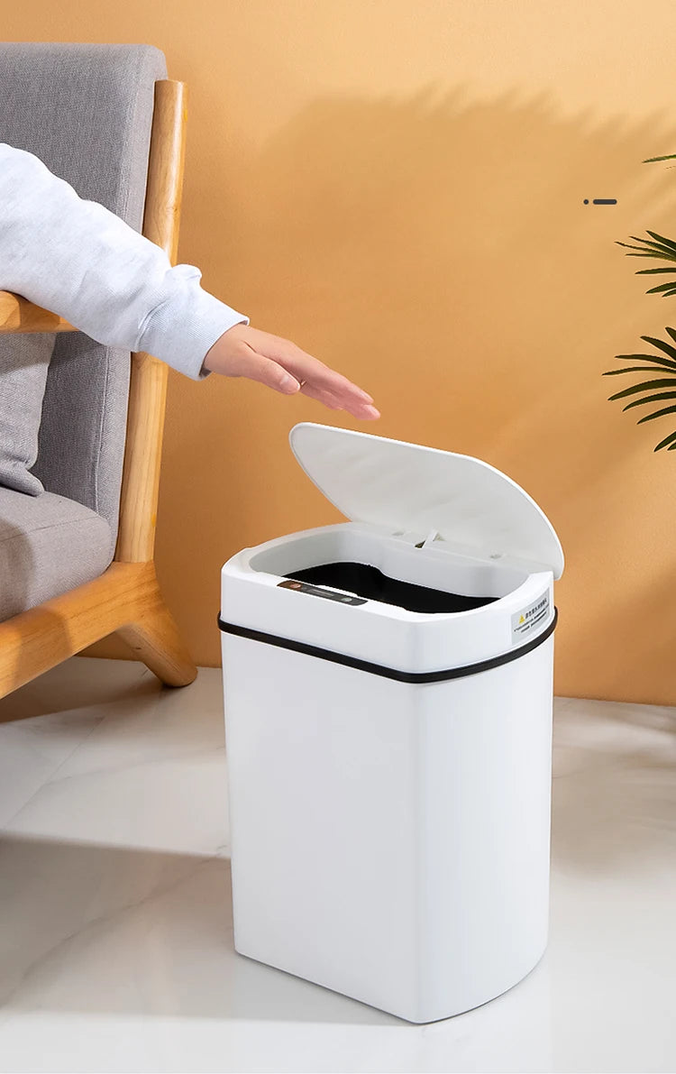 Smart Touchless Trash Can for Home Use
