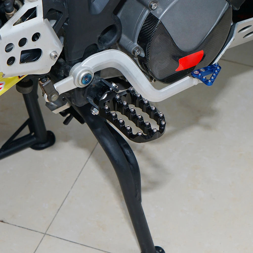 Heavy-Duty Footpegs for KTM 690–1290 Adventure Supermoto